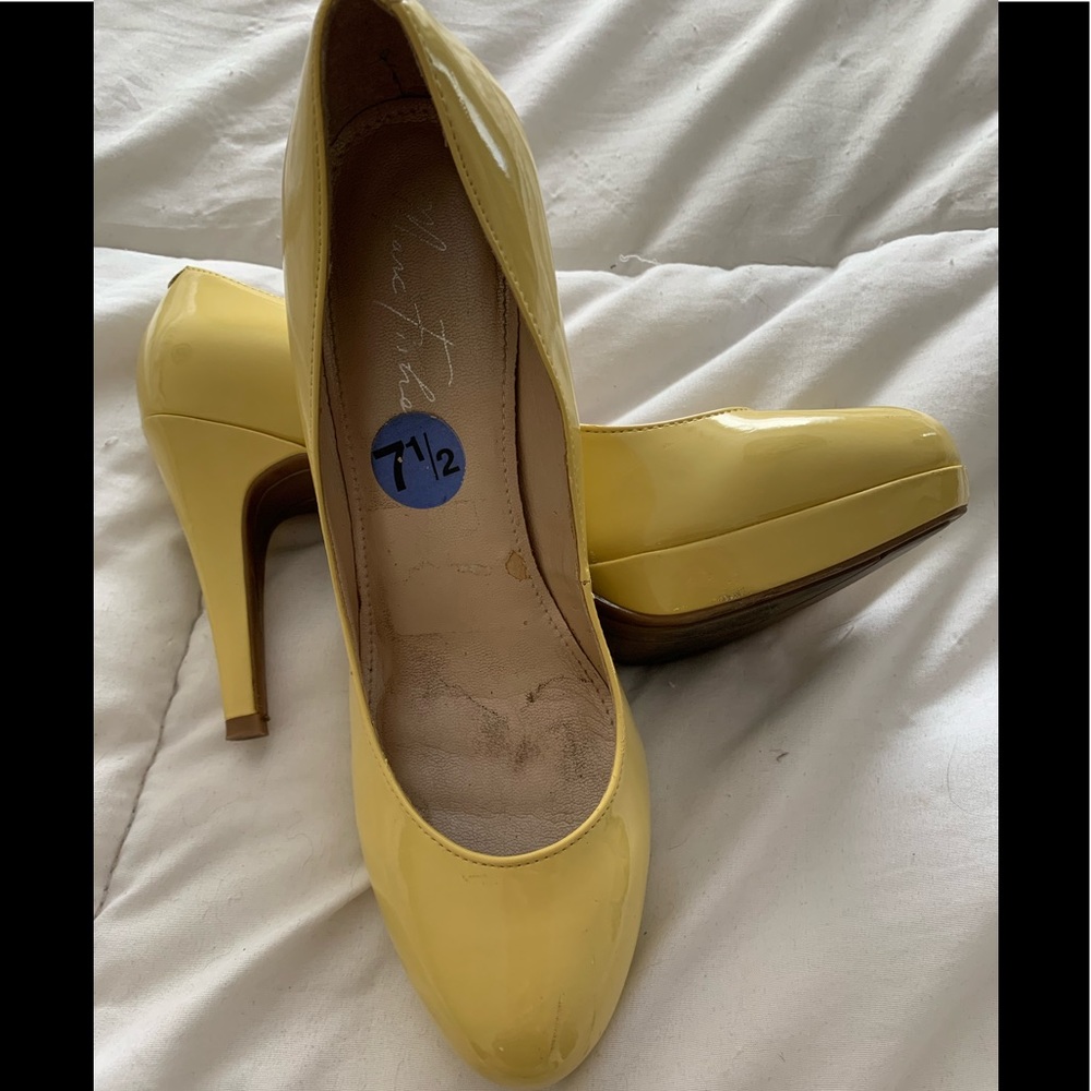 Marc Fisher woman’s Yellow pumps size 7 1/2